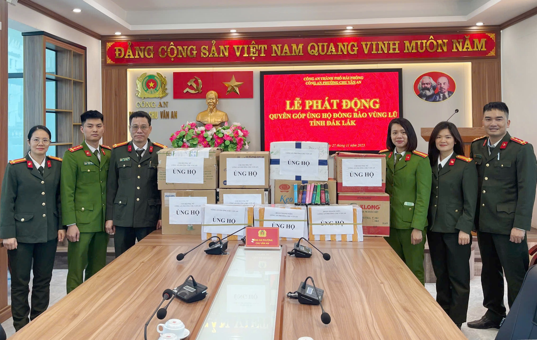 Công an phường Chu Văn An phát động quyên góp ủng hộ đồng bào vùng lũ tỉnh Đắk Lắk